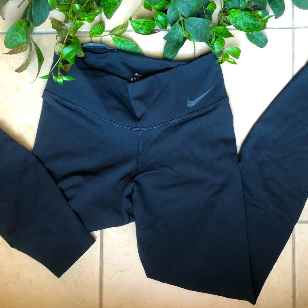 EUC Women’s Nike Dri-Fit Legendary Leggings S